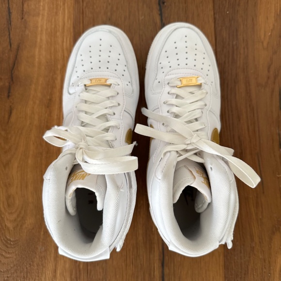 NIKE Air Force 1 High - Picture 5 of 10